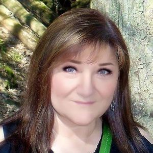 Meet your Posher, Anelia